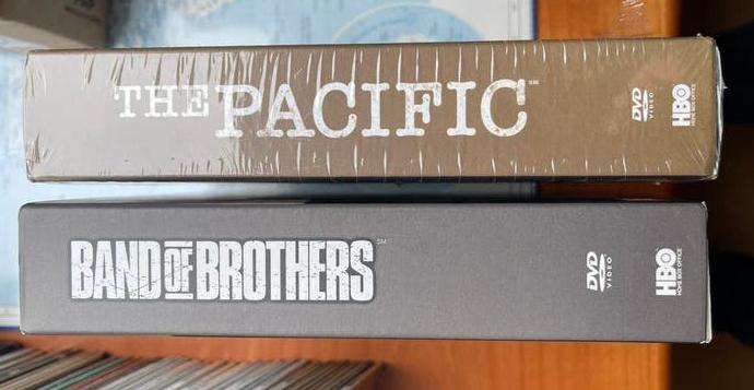 Coffrets DVD Band of Brothers + The Pacific, Enlèvement ou Envoi, Comme neuf