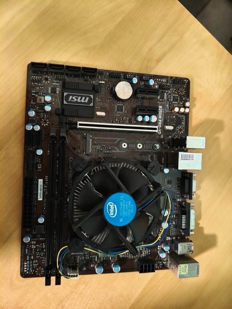 LGA 1151 moederbord + celeron G..CPU, Computers en Software, Moederborden, Ophalen of Verzenden, DDR4