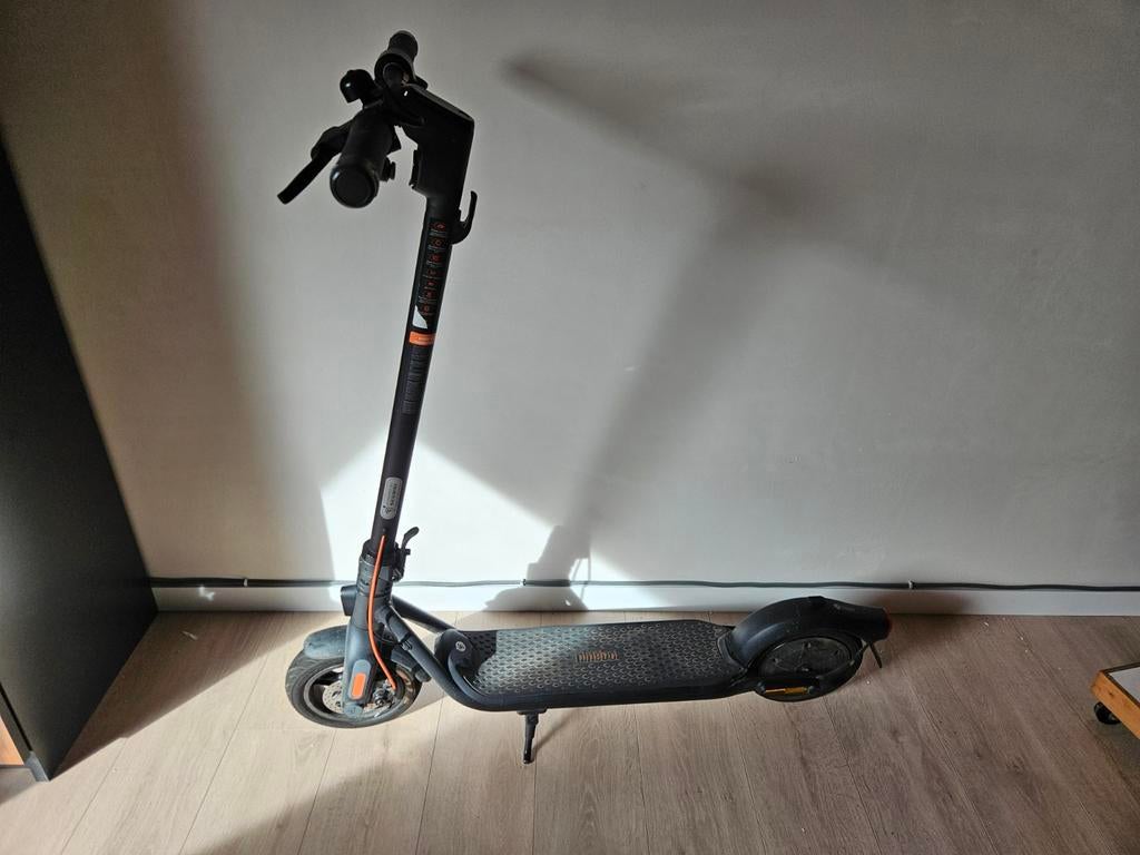 Electrische step Ninebot Kickscooter F2 plus E, Fietsen en Brommers, Steps, Ophalen, Zo goed als nieuw, Elektrische step (E-scooter)