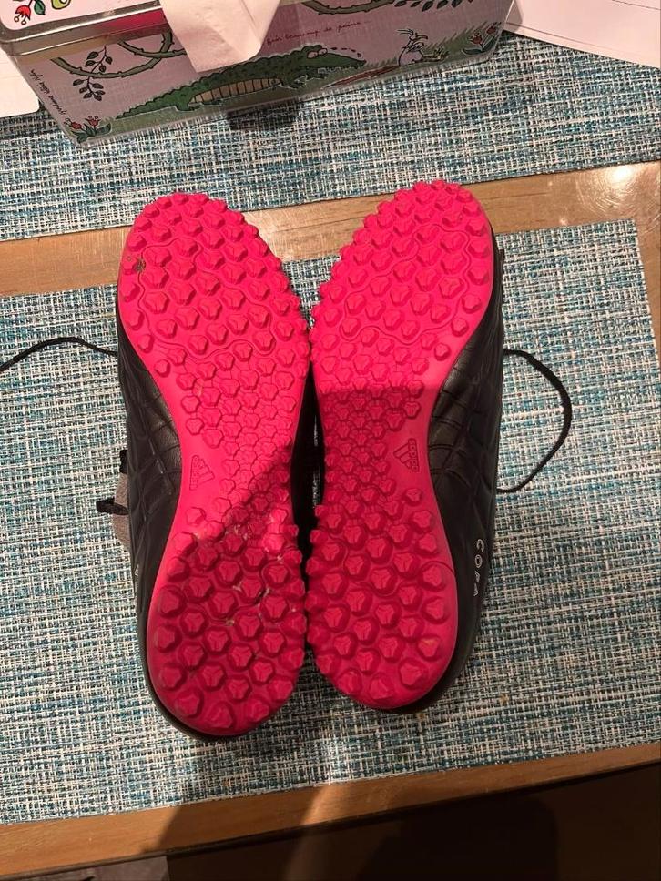 chaussures de football pour gazon artificiel, Sports & Fitness, Football, Utilisé, Chaussures, Enlèvement ou Envoi