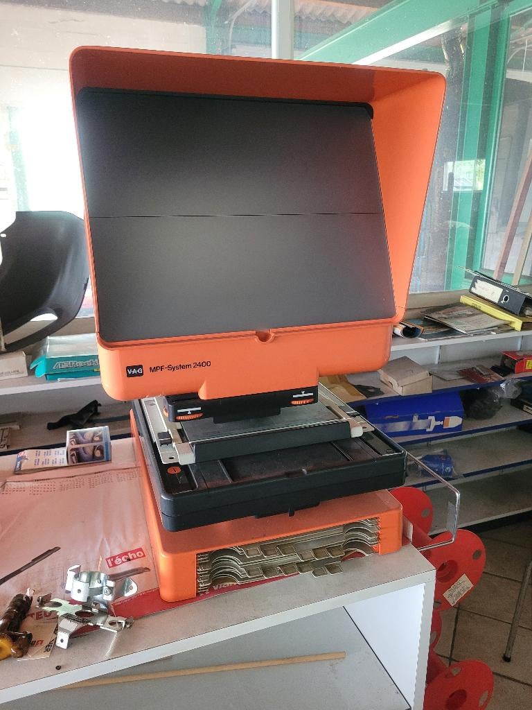 Lecteur REGMA R30 VAG (VW/Audi) FONCTIONNEL avec microfiches, Collections, Enlèvement, Utilisé, Table lumineuse ou lampe (néon)