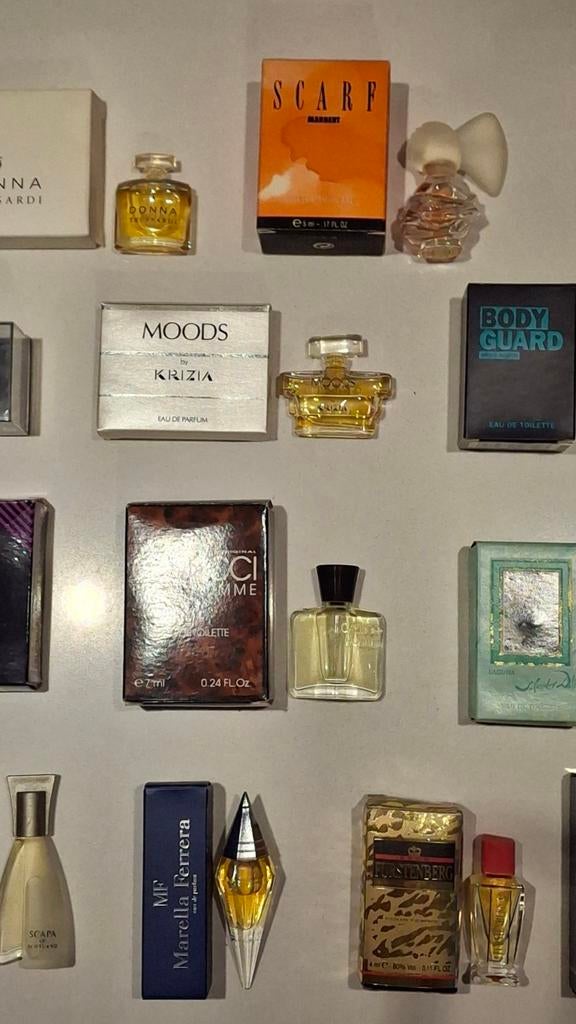 Partij Vintage Parfumminiaturen – Diverse Merken met Doos, Ophalen