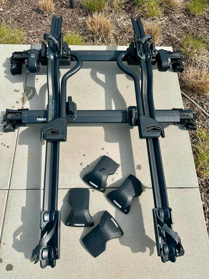 Barres de toit Thule + porte-vélos (ProRide) — Volvo XC40, Autos : Divers, Porte-vélos, Comme neuf, Galerie de toit, 2 vélos, Enlèvement