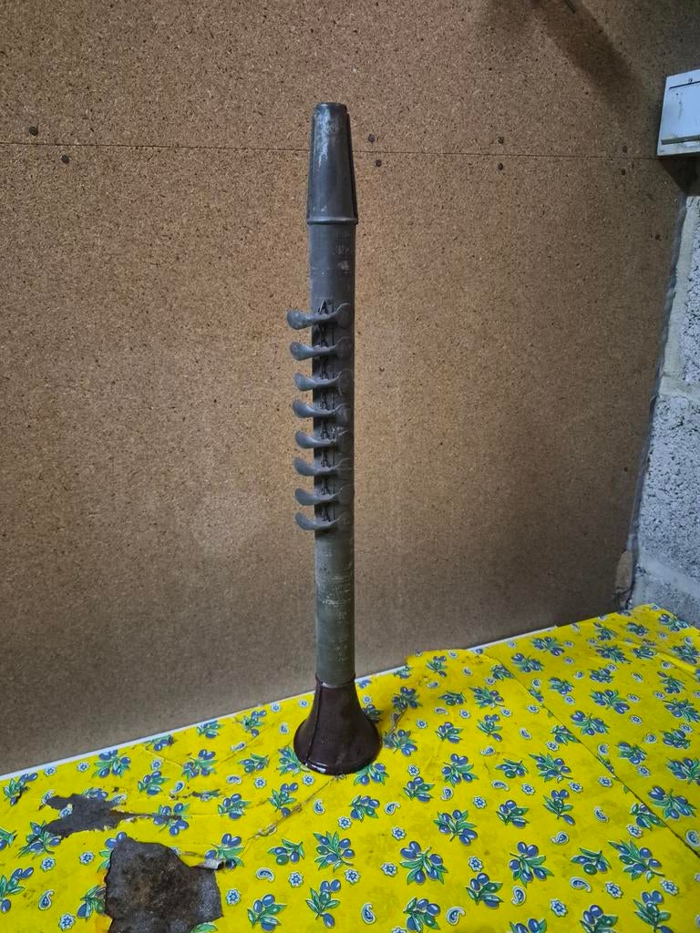 Ancienne flûte, Divers, Bâtons de marche, Enlèvement