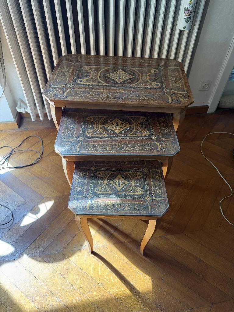 Tables gigognes en marqueterie – style Napoléon III, Enlèvement