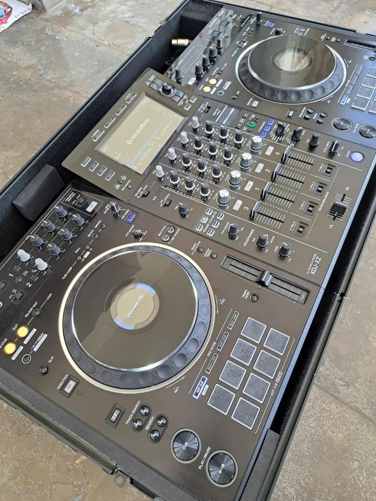 Pioneer XDJ-XZ met flightcase op wielen (nieuwstaat), Muziek en Instrumenten, Dj-sets en Draaitafels, Ophalen, Zo goed als nieuw
