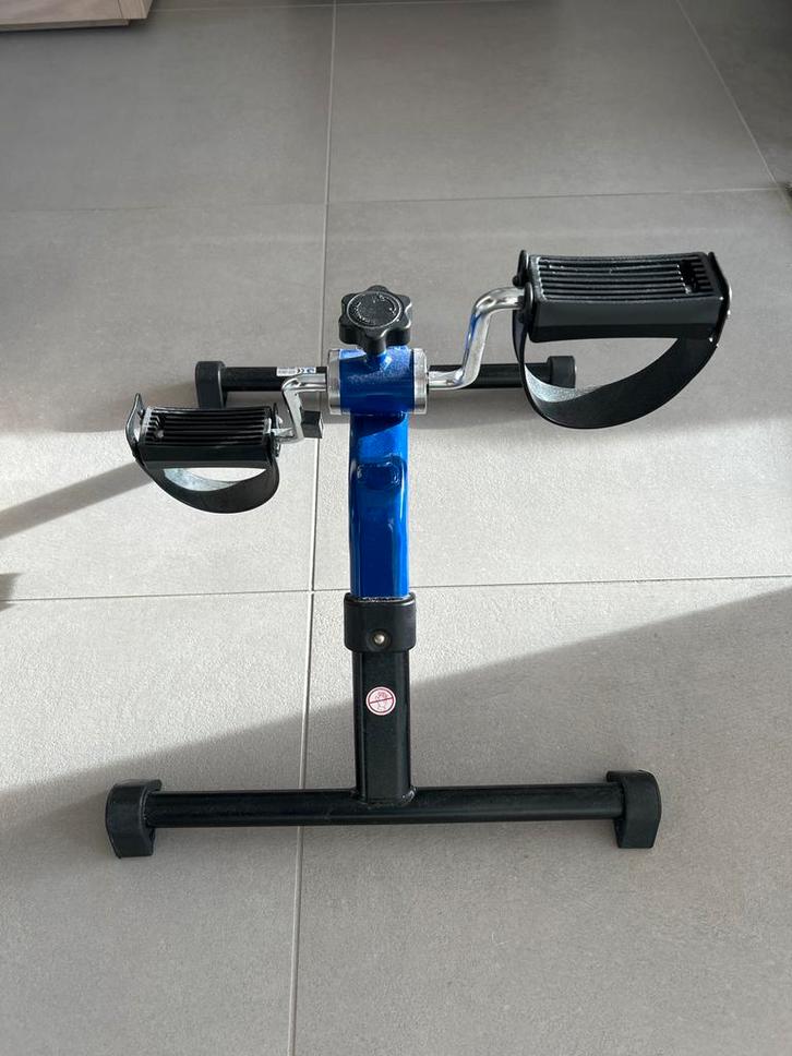 Mini hometrainer / pedaaltrainer, Sport en Fitness, Fitnessapparatuur, Zo goed als nieuw, Hometrainer, Armen, Ophalen