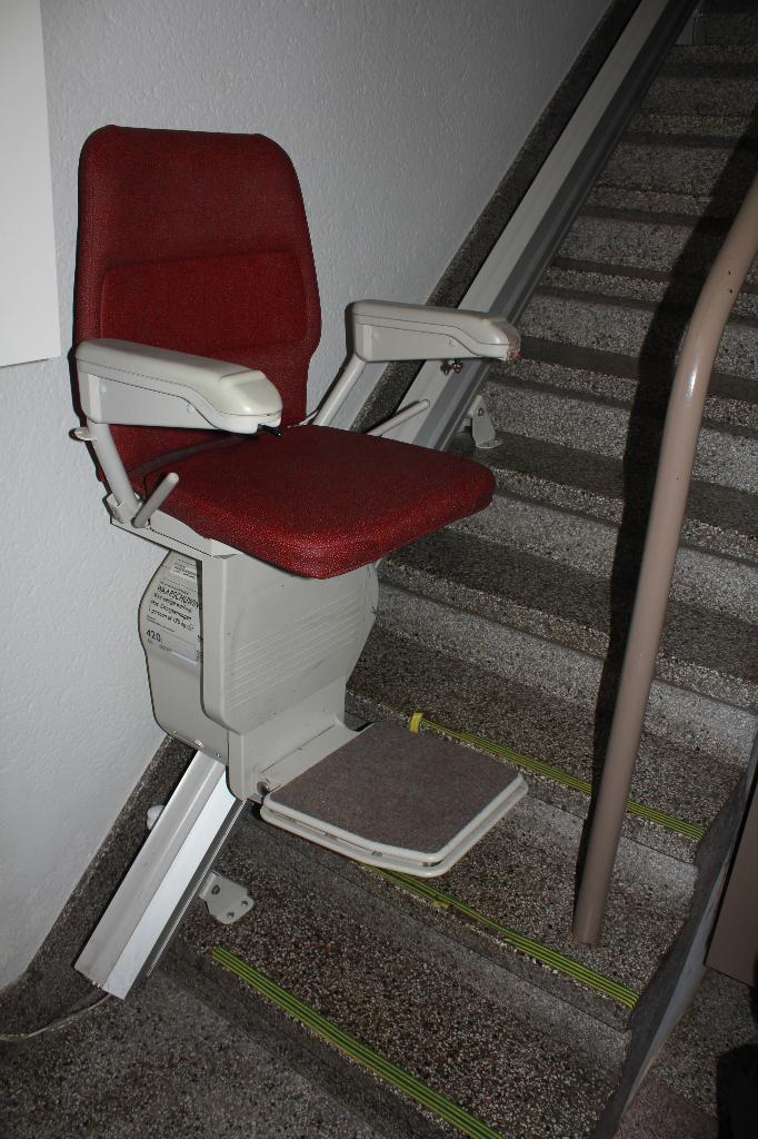 MONTE-ESCALIER STANNAH avec chaise, Enlèvement, Utilisé