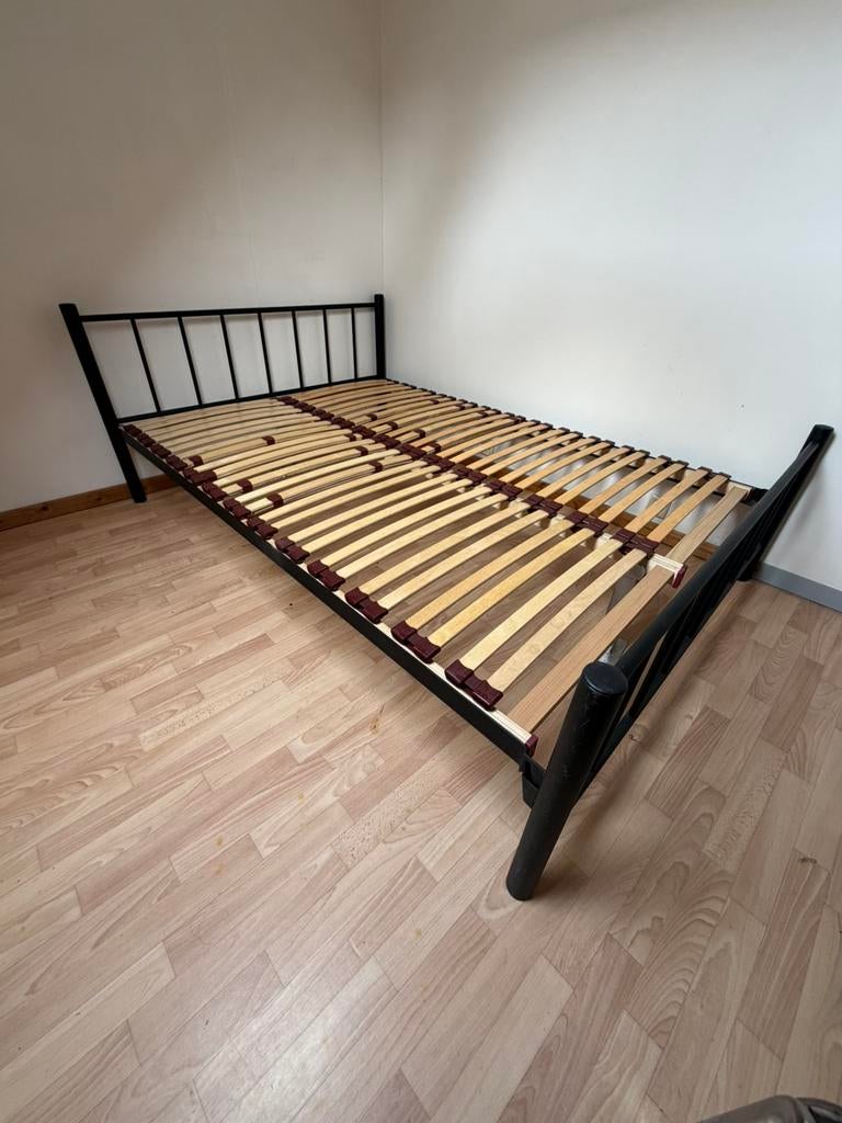 Superbe lit avec sommiers ergonomique/zone confort 140/200, Enlèvement, Comme neuf, Noir, Métal