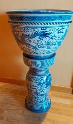 aardewerk bloempot op zuil, Enlèvement, Poterie