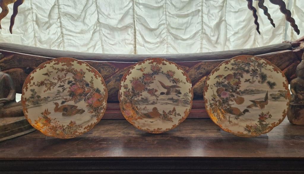 Ensemble de trois assiettes kutani Japon, meiji XIXème., Antiquités & Art, Enlèvement