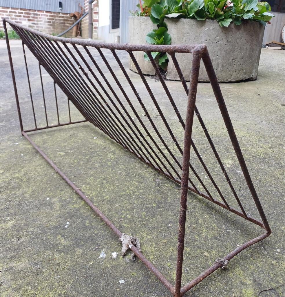 Hooiruif werd gebruikt om hooi of zo aan dieren te geven., Ophalen