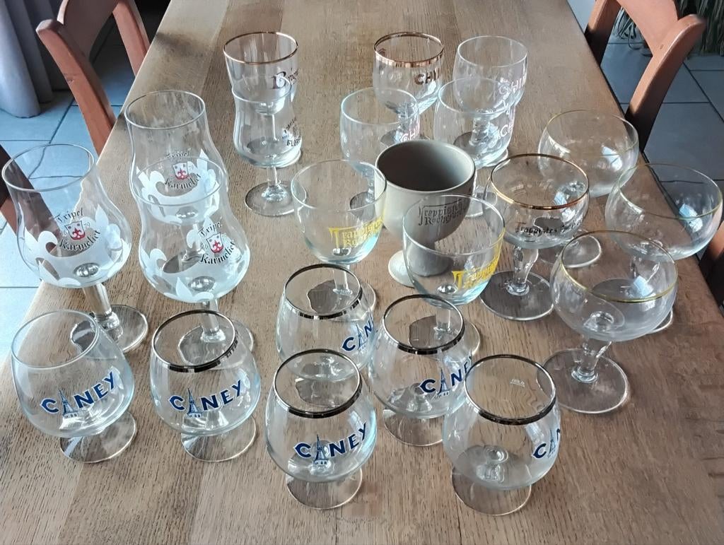 23 verres à bières spéciales., Collections