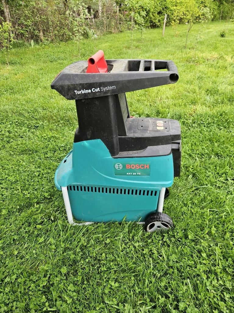 Hakselaar AXT 25 TC Bosch, Jardin & Terrasse, Déchiqueteurs, Enlèvement, Comme neuf, Électrique, Sac de ramassage