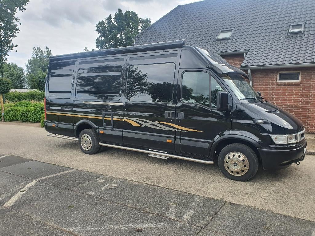 Camping-car Iveco Daily Turbodiesel 2.8, intégré confortable, Siège de train, 6 à 7 mètres, Boîte manuelle, Diesel