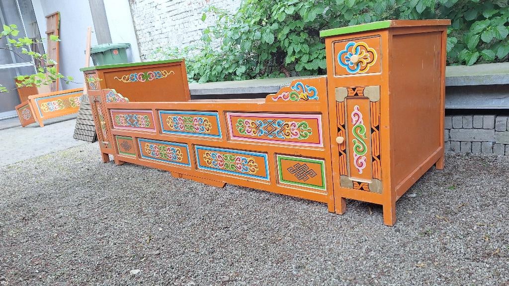 Yurt meubels, Ophalen