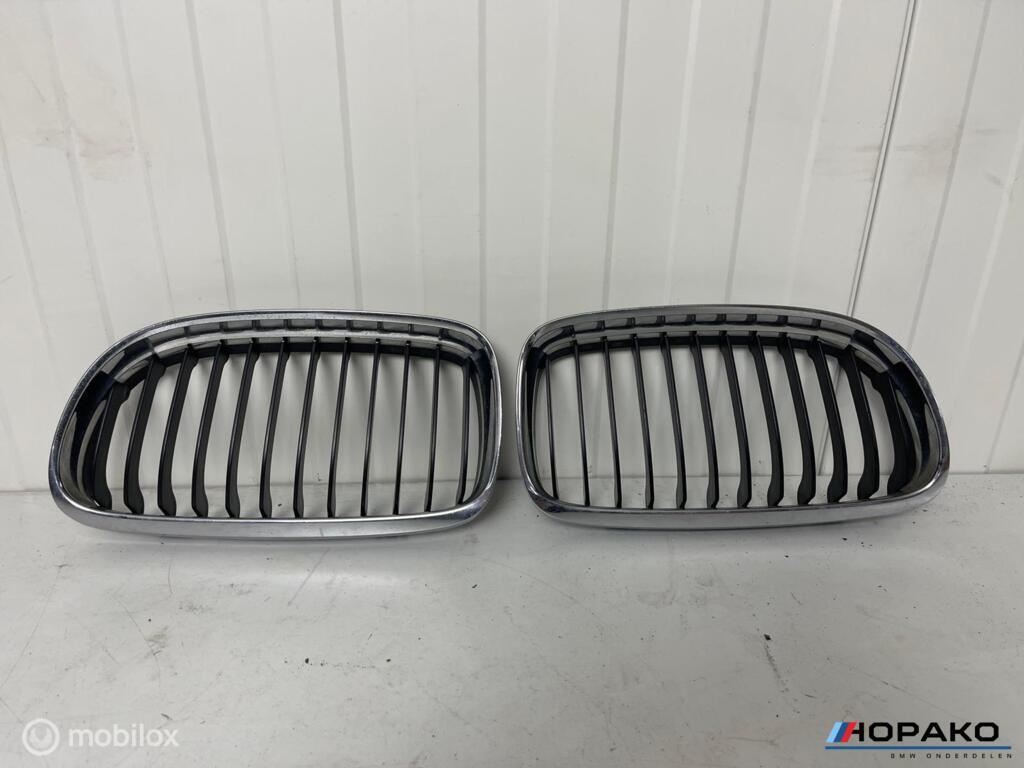 OEM Nieren BMW 5 serie E60 E61 | zwart / chroom, Gebruikt, Einsteinlaan 5, Rijswijk, Ophalen of Verzenden, Info@bmw.com