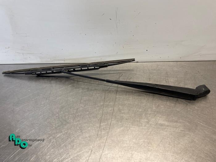 Ruitenwisserarm voor van een Nissan Terrano (Terrano II 93-), Auto-onderdelen, Ruiten en Toebehoren, Nissan, Gebruikt, 3 maanden garantie