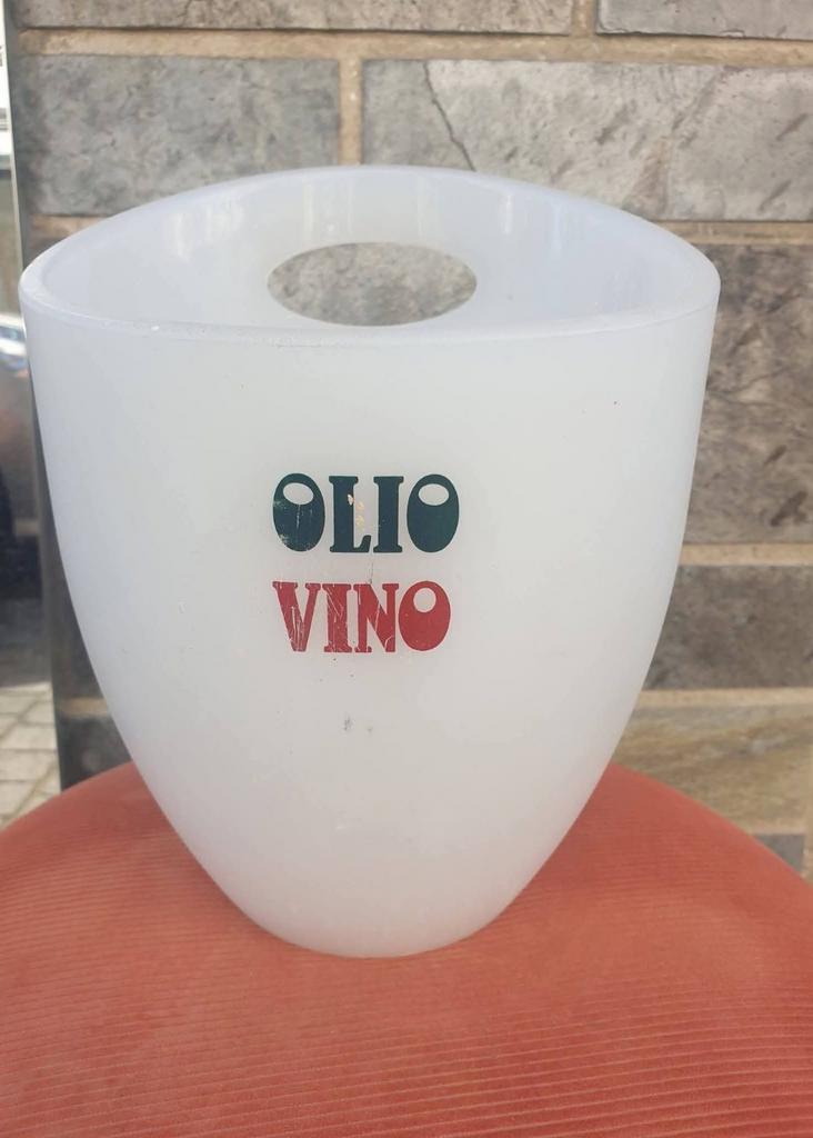 Ijsemmer olio vino, Ophalen