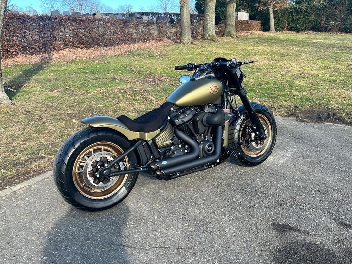 Harley Fat Bob 114 Custom 3000kms, Motos, Motos | Harley-Davidson, Particulier, 2 cylindres, ABS, Régulateur de vitesse, Éclairage LED