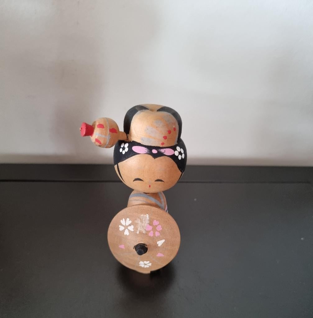 Magnifique Kokeshi, Envoi