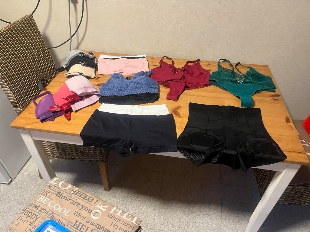 Verschillende bh, Ophalen of Verzenden, BH