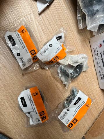 Sanivesk buisbeugel met rubber beschikbaar voor biedingen