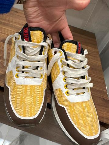Carolina Herrera basketbal beschikbaar voor biedingen