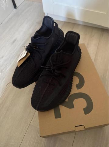 Yeezy Boost 350 V2 Onyx – Maat 44 – Nieuw in doos  beschikbaar voor biedingen