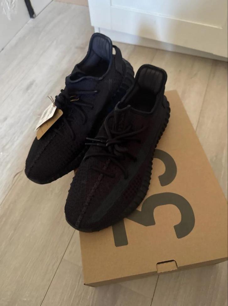 Yeezy Boost 350 V2 Onyx – Maat 44 – Nieuw in doos, Kleding | Heren, Schoenen, Nieuw, Sneakers, Zwart, Ophalen of Verzenden