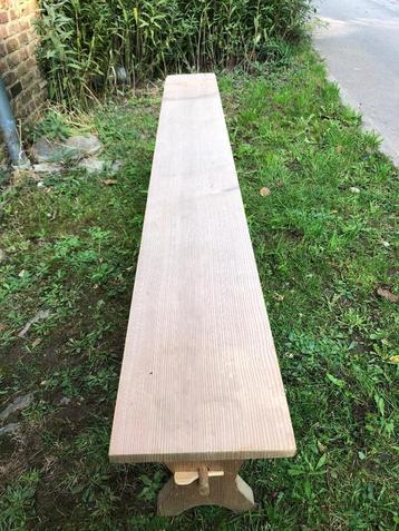 Banc en pin beschikbaar voor biedingen