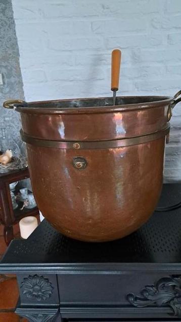 2 (deeg) mengketels uit oude bakkerij beschikbaar voor biedingen