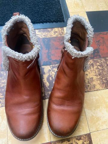 Schoenen voor meisjes beschikbaar voor biedingen
