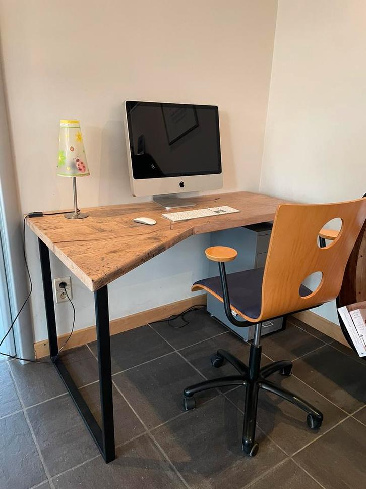 Bureau - ideaal voor linkshandigen…, Huis en Inrichting, Bureaus, Zo goed als nieuw, Bureau, Ophalen