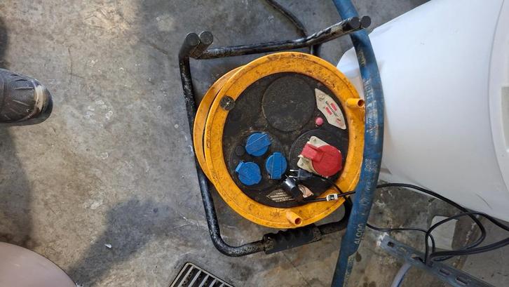 Brennenstuhl brobusta kabelhaspel drijfkracht, Doe-het-zelf en Bouw, Elektriciteit en Kabels, Gebruikt, Stekker, Ophalen