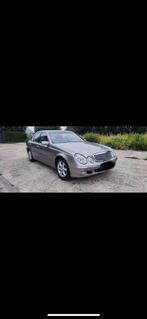 Mercedes Benz E220, Auto's, Automaat, Achterwielaandrijving, Beige, 4 cilinders