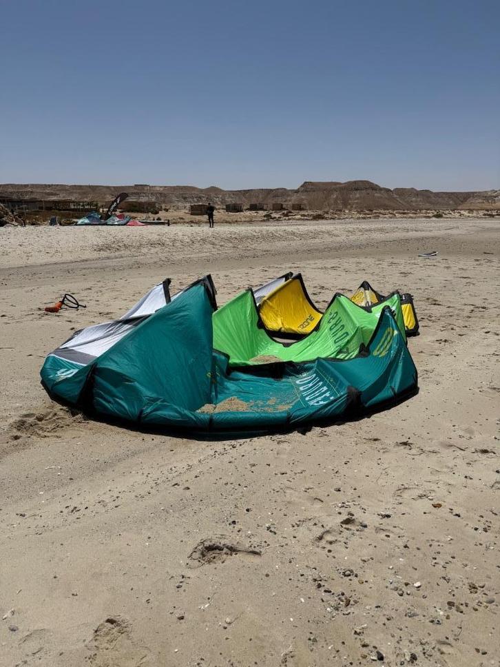 Kiteset 6 + 8 + 10 en 2 x kitebar, Watersport en Boten, Kitesurfen, Zo goed als nieuw, Kite, 6 m², Ophalen