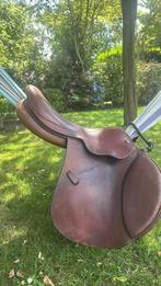 Te koop 17,5-18 inch springzadel te koop saint lourdes, Dieren en Toebehoren, Paarden en Pony's | Zadels, Ophalen, Gebruikt, Springen