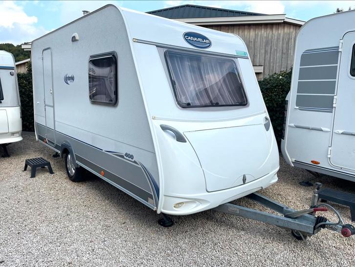 Zeer propere caravan Caravelair 400 bj 2009, Caravans en Kamperen, Caravans, Bedrijf, tot en met 4, Treinzit, Caravelair, Vast bed