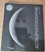 Livre astronomie,  astrophotographie 4ème édition, TV, Hi-fi & Vidéo, Matériel d'optique | Télescopes, Comme neuf, Enlèvement ou Envoi