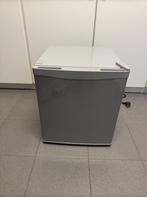 Mini ijskast, Elektronische apparatuur, Koelkasten en IJskasten, Ophalen, Zo goed als nieuw, Met vriesvak