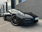 Porsche 992 CARRERA 4 CABRIOLET 3.0 Turbo PDK Black/Red, Auto's, Automaat, 4 zetels, Euro 6, Cabriolet