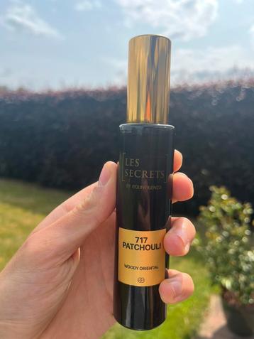 Equivalenza ‘Les Secrets’ Parfum 717 Patchouli beschikbaar voor biedingen
