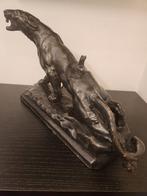 Aanvallende panter groot beeld, Enlèvement