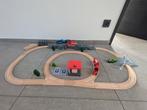 Houten treinset met brugje en stationnetje, Ophalen of Verzenden, Zo goed als nieuw