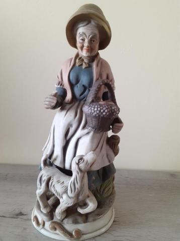Beeldje in aardewerk (Vrouw met hondje) beschikbaar voor biedingen