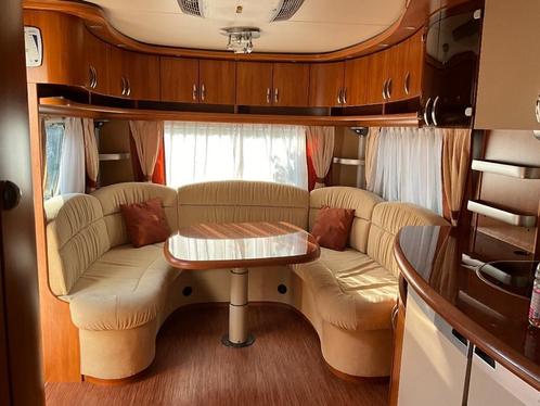 Hobby 560 Exelsior 2010, Caravans en Kamperen, Caravans, Particulier, tot en met 4, 1250 - 1500 kg, Hobby, Lengtebed, Vast bed
