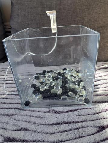 Leeg aquarium cube. Zie ook mijn andere zoekertjes beschikbaar voor biedingen