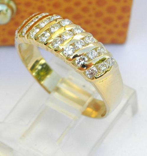 18KT gouden ring gevat met 24 Briljant geslepen diamanten, Handtassen en Accessoires, Ringen, Zo goed als nieuw, Dame, 17 tot 18