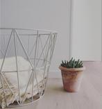 3 grote designmanden van Ferm Living „basket wire”, Ophalen of Verzenden, Zo goed als nieuw